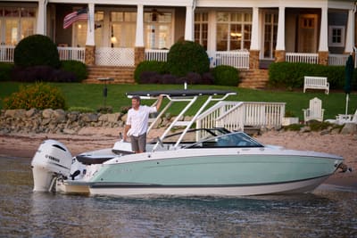 Cobalt R4 Outboard
