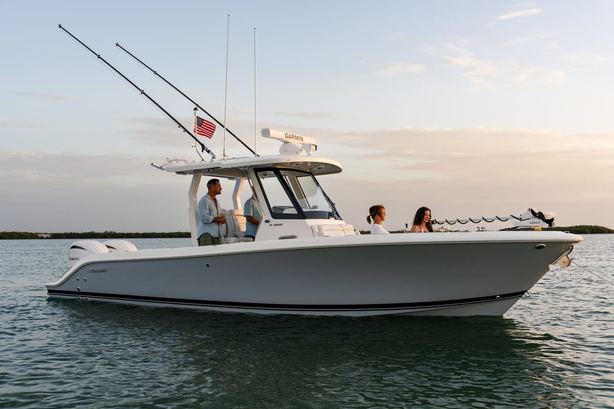 The all-new Pursuit S 288 running offshore