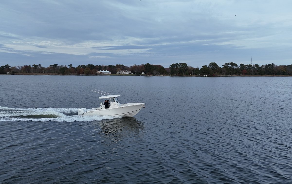 A Cobia 265 Open running on the Indian River, filmed by RT 113 Boat Sales